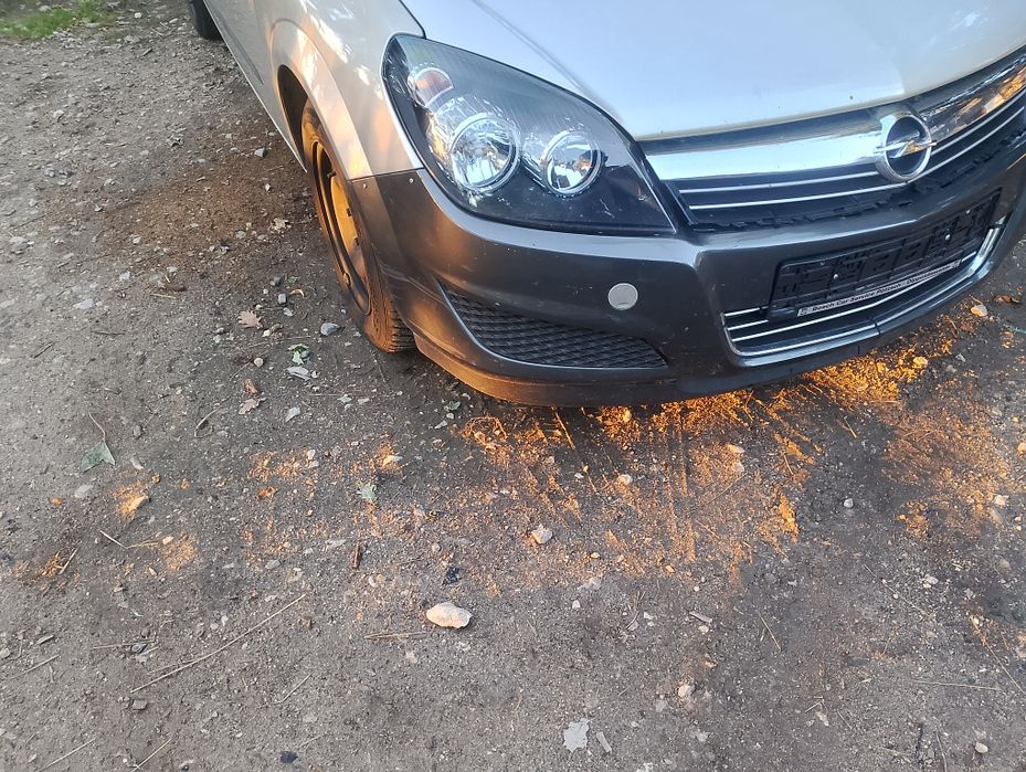 Zderzak opel astra h lift