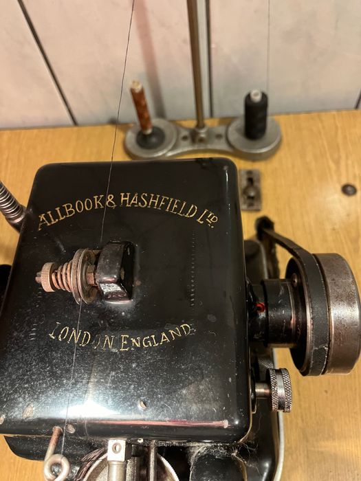 Kuśnierka , maszyna kuśnierska .