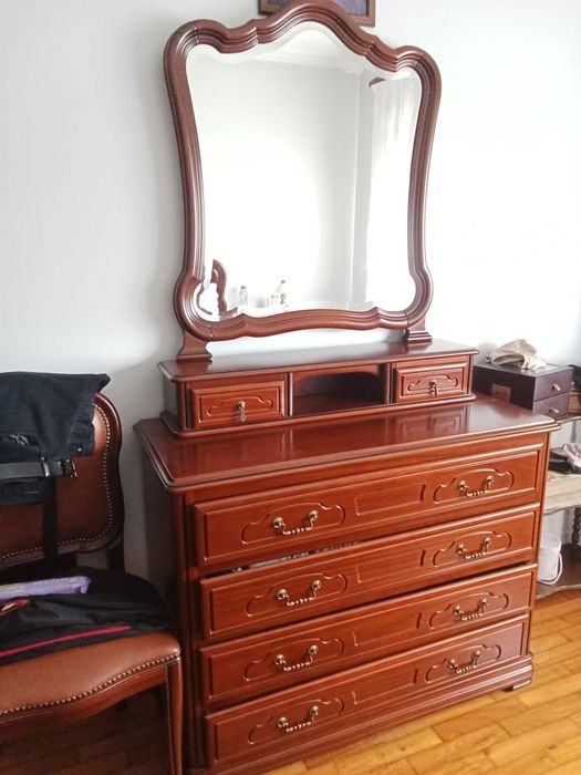 Mobilia em madeira maciça mogno sapel