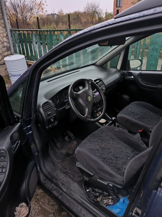 Opel Zafira продається