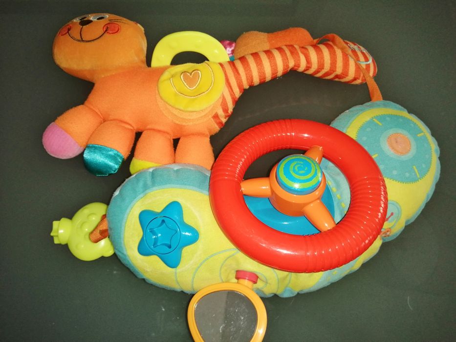 Brinquedos interativos e almofadados 	Chicco*