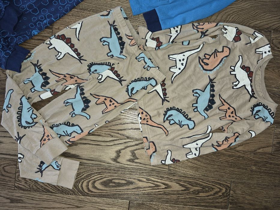Піжама з динозаврами 122 128 см.