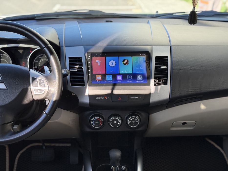 Mitsubishi Outlander XL 2011 2.4 бензин