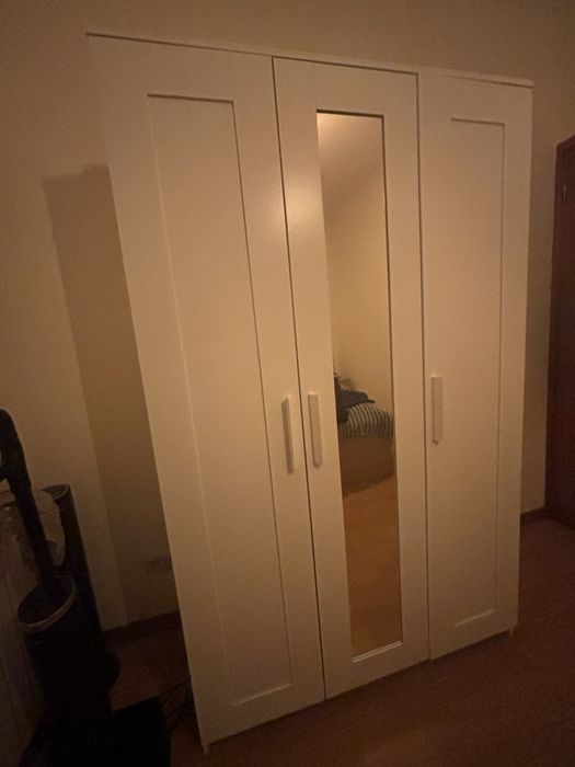 Guarda-fatos branco com espelho – bom estado