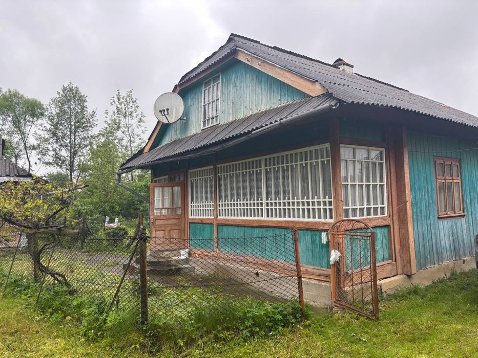 с.Рошняте    2 будинки,59 сотих землі,тиха локація,річка поруч,вигідно