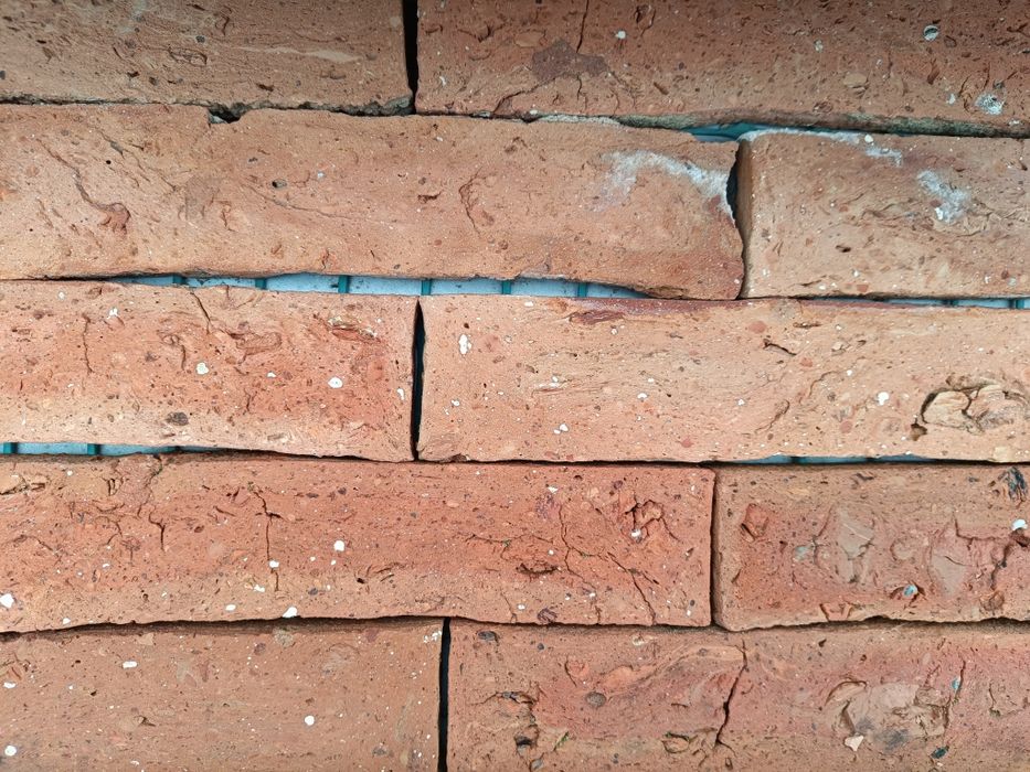 Cegła naturalna .Płytki z cegieł. Stara cegła