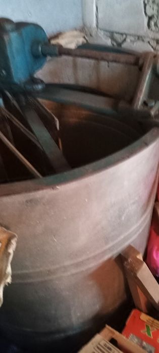 Медогонка на 2 рамки.Самовивіз.Не пересилаю.