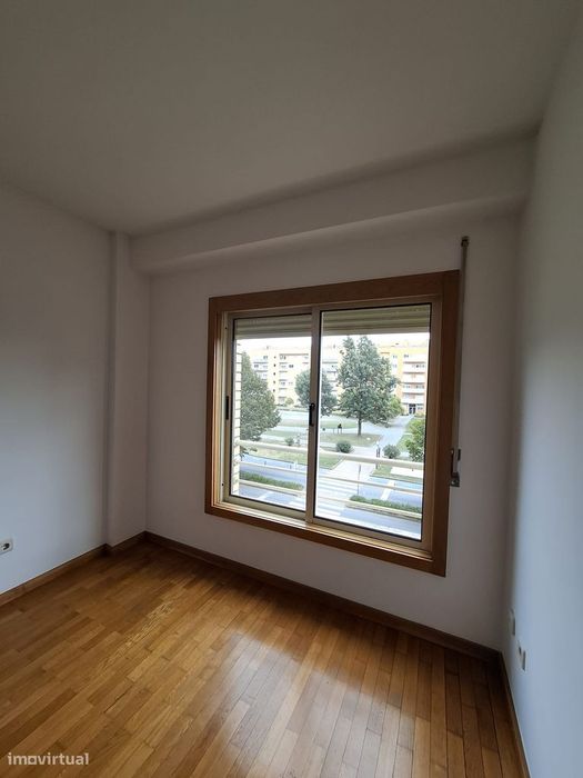 Apartamento para Arrendamento em Excelente Estado