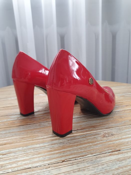 Czerwone lakierowane szpilki Nodyta NOWE 36