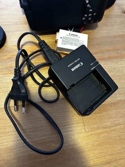 Canon EOS 700D + bateria extra e bolsa