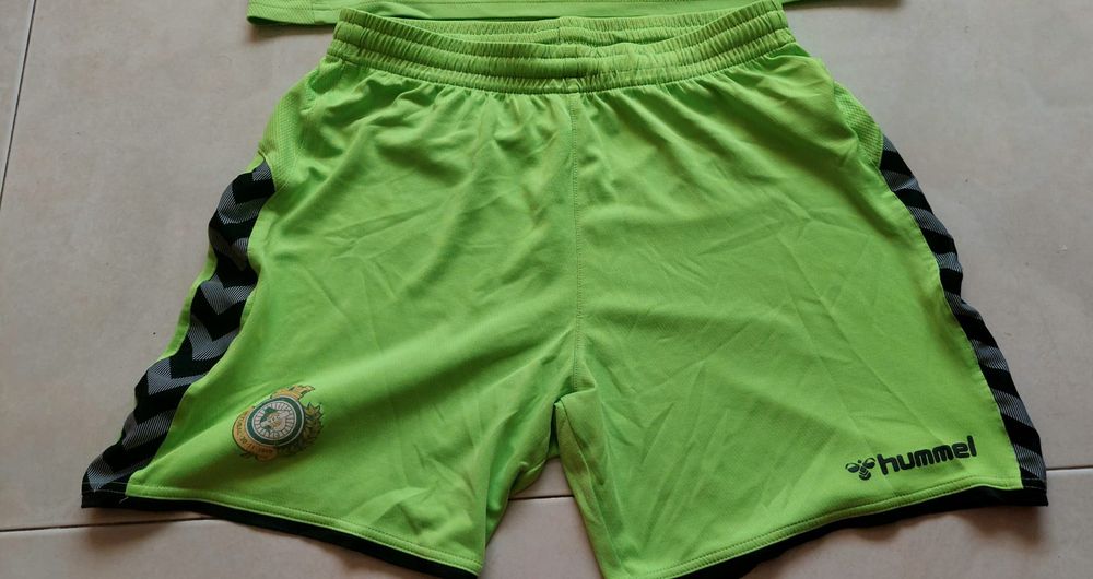 conjunto camisola e calcso do vitoria de setubal