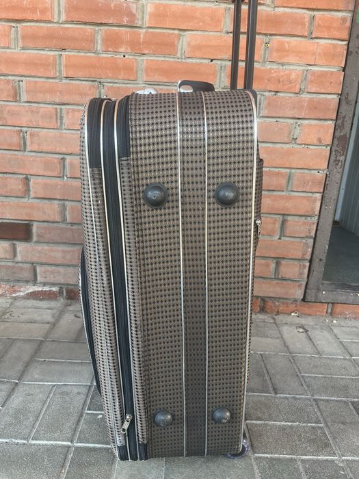 Продам б/у валізу