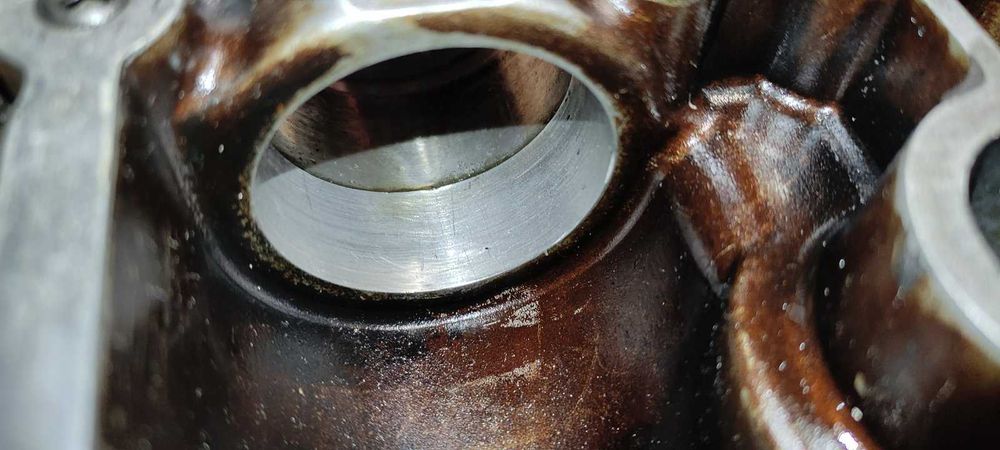 Крышка с распредвалами 03C103475 AA/T VW 1.6 fsi BLF BLP