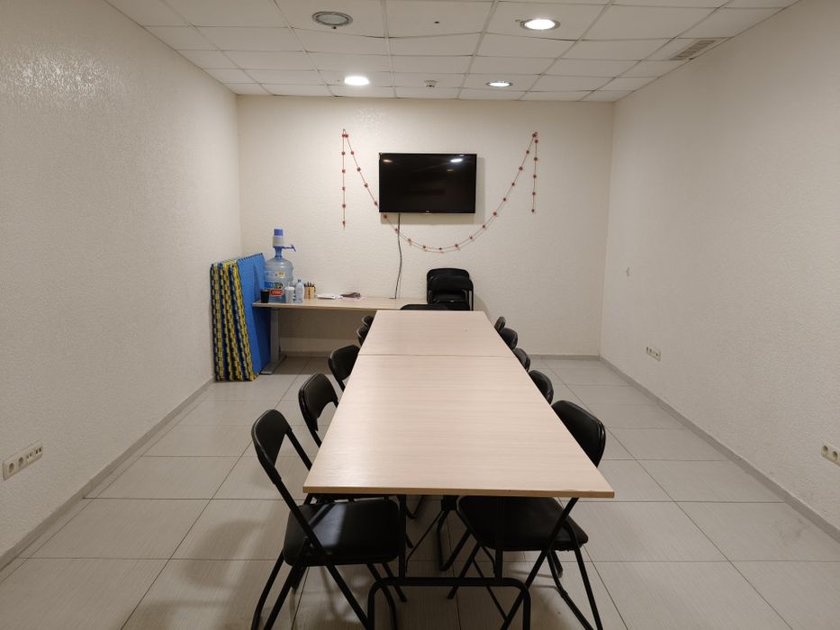 Приміщення зал почасово погодинно центр