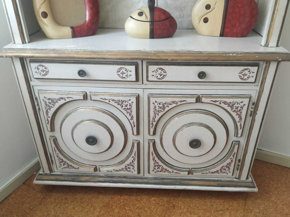 Móvel estante Vintage com pinturas em bom estado 1,79x1,05x0,35m