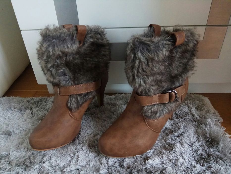 Botas / botins camel c/ pêlo -  38