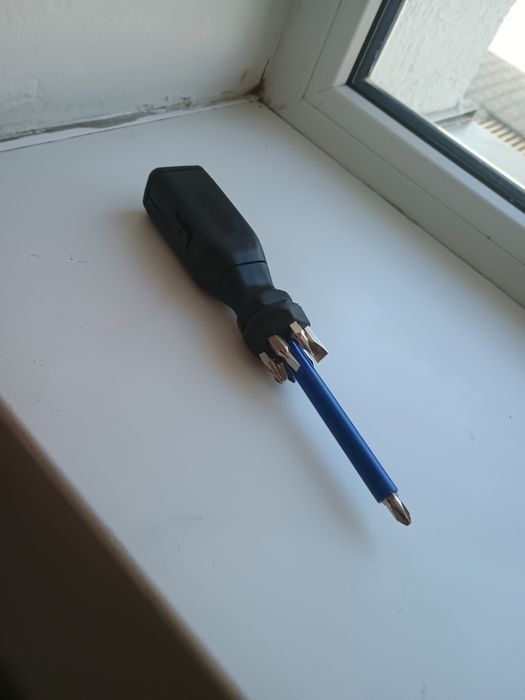 Śrubokręt wielofunkcyjny 8w1