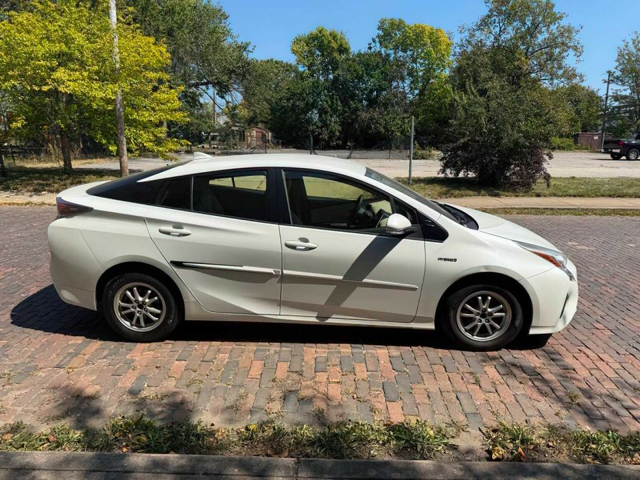 Toyota Prius Two      2016
