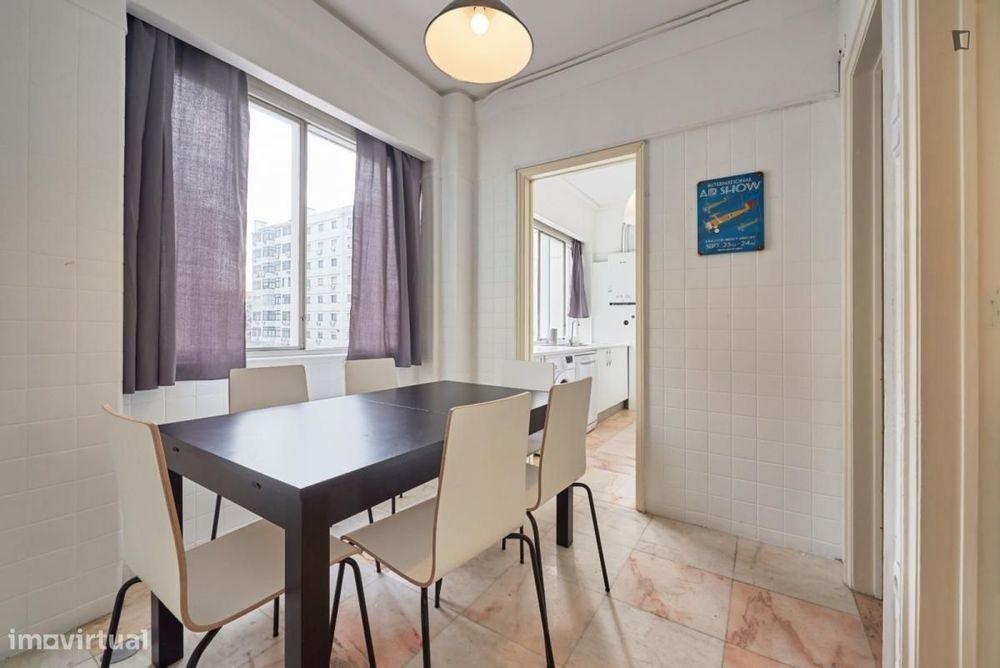 Quarto - localizado em Marquês de Pombal Lisbon