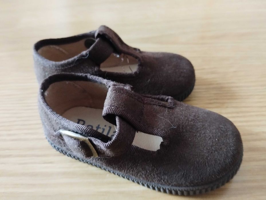 Vários sapatos criança, com caixa (todos) 30€