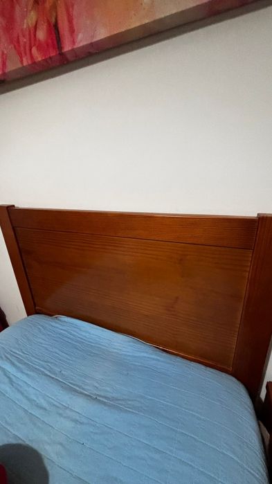 Cama de  corpo e e meio  muito bom estado