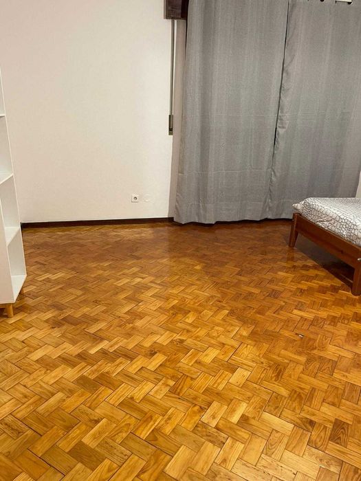 Quarto para casal  – Senhora da Hora (30 m²)