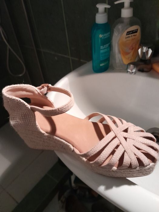 Sandalias  de senhora n36 novas sola em cunha
