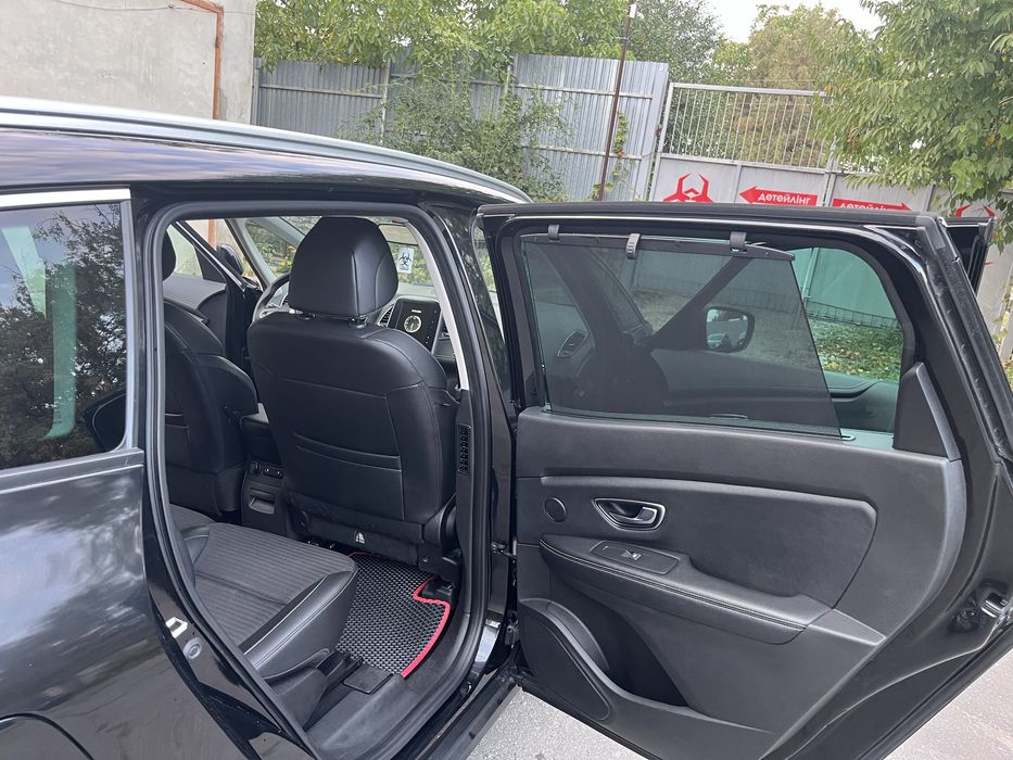 Renault Scenic 7 місць