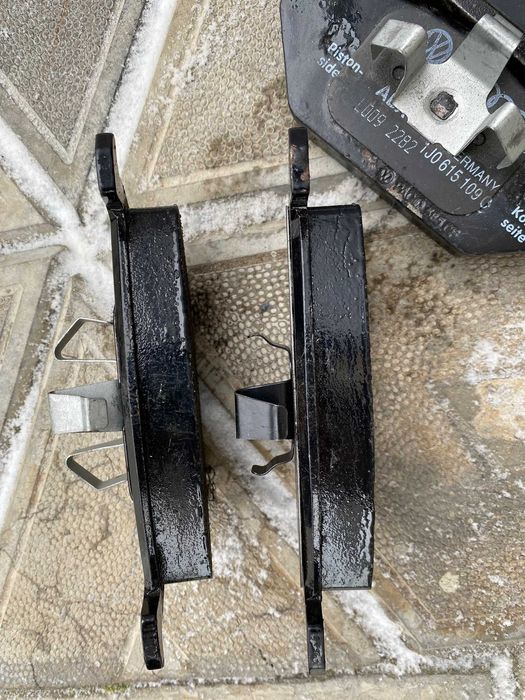 Колодки тормозные дисковые, комплект 6R0698151A