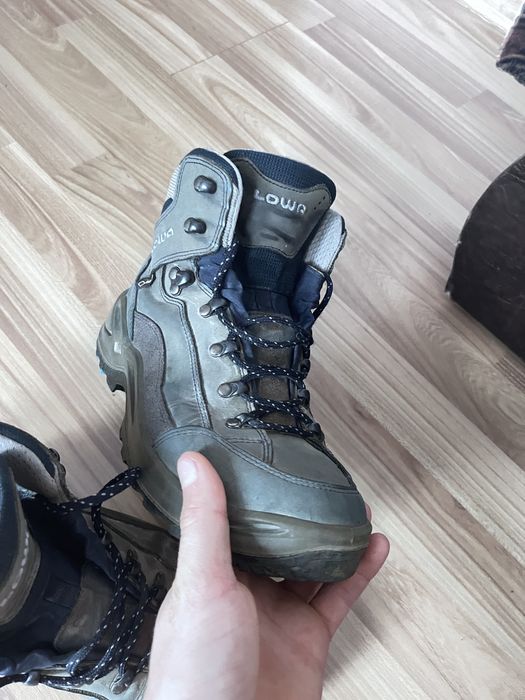 Продам трекінгові кросівки Lova