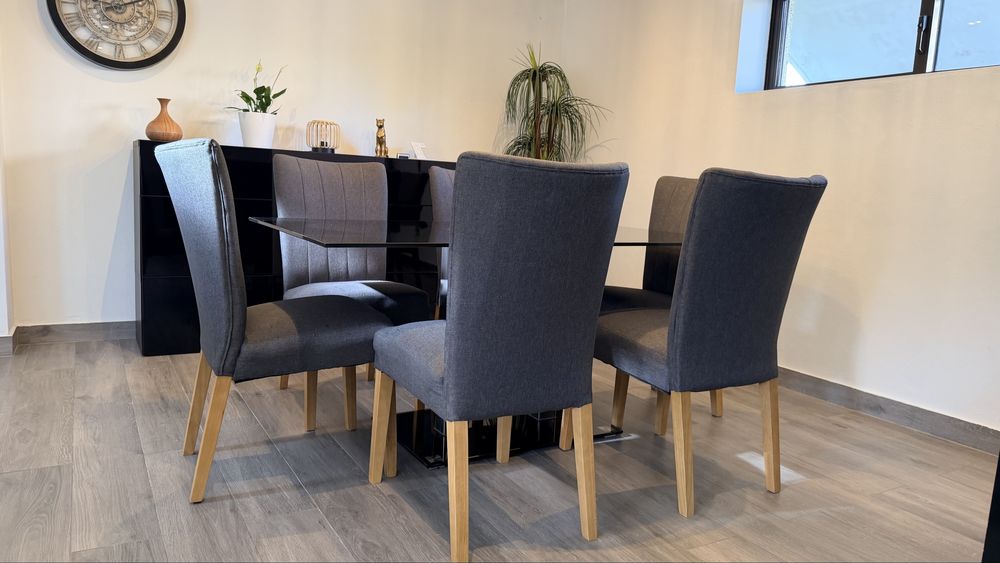 Mesa de sala e aparador