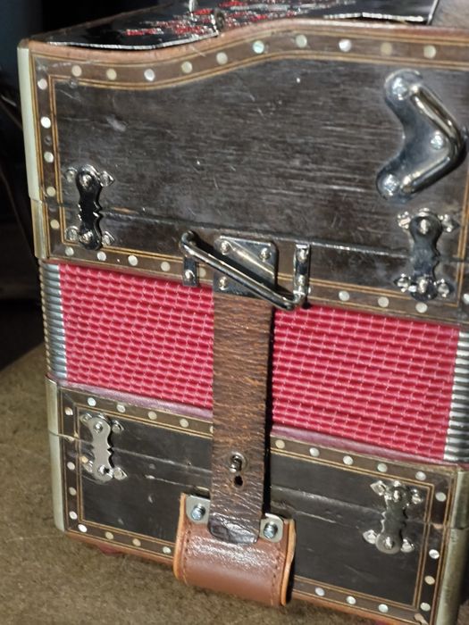 Concertina antiga com mais de 200 ano toda restaurada em lá Sustenido