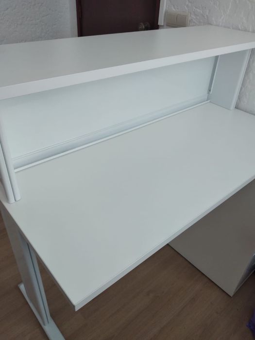 Secretaria como nova