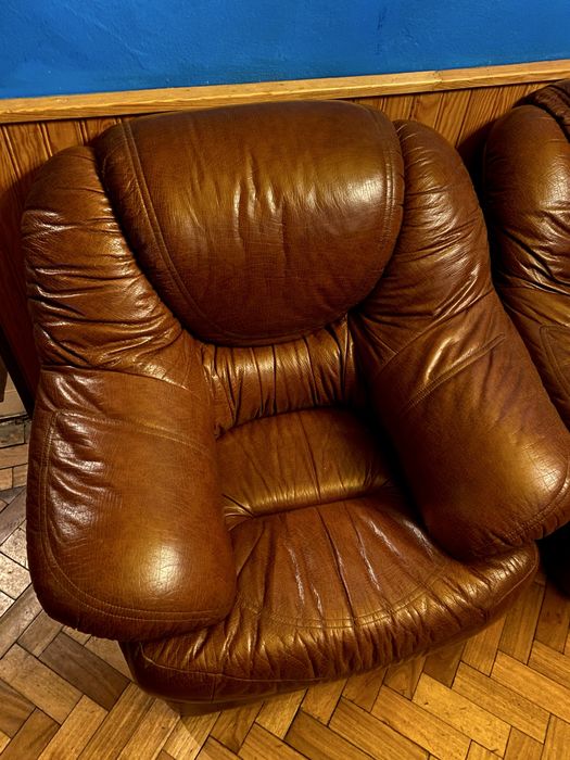 Sofá, poltornas e pufes