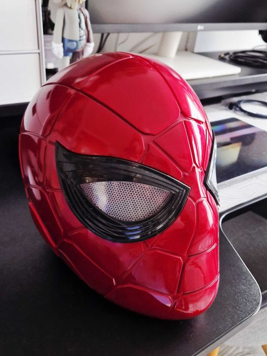 Capacete Eletrónico Marvel Legends Series Spider-Man