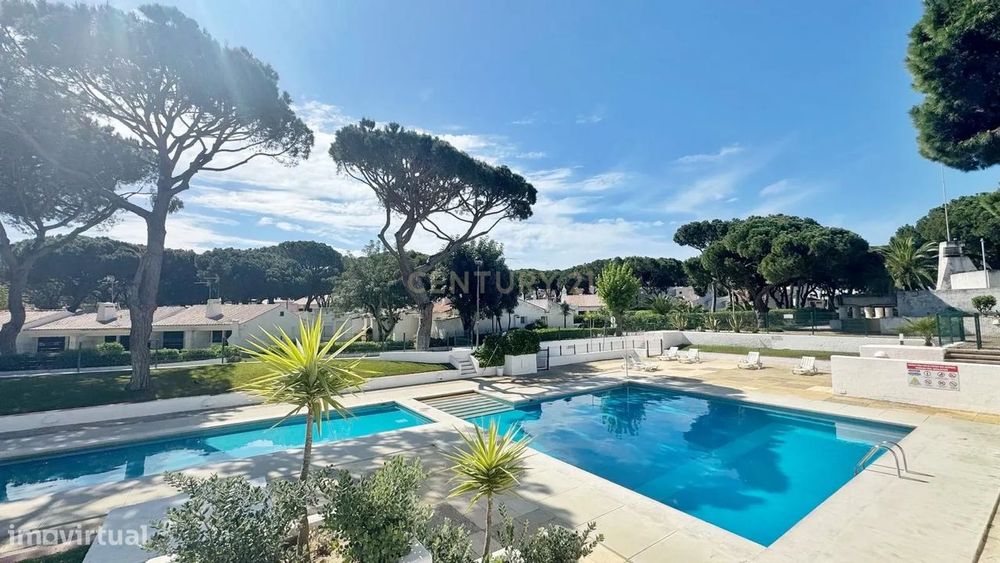 Apartamento T0 Com Piscina, no Condomínio Aldeia das Açoteias a 2 Km d