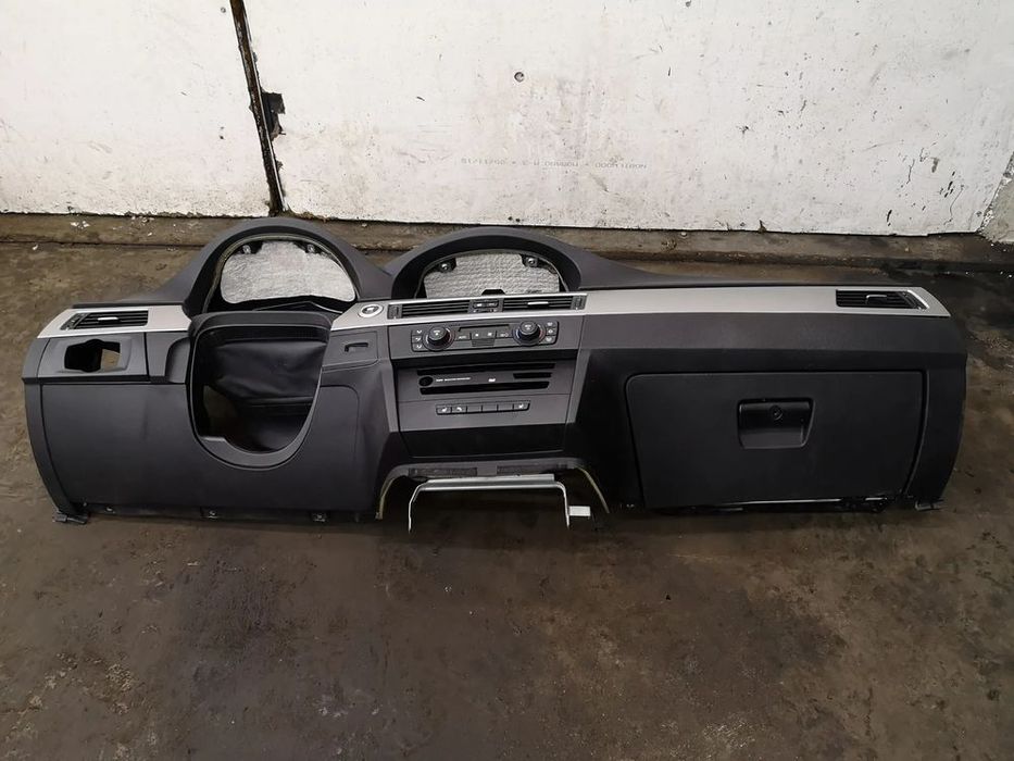 bmw e90 e91 e92 deska kokpit konsola pod nawigację oryginał pulpit