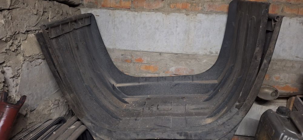 Продам подкрылки Iveco, оригинал. Подкрылки 17.5 колеса