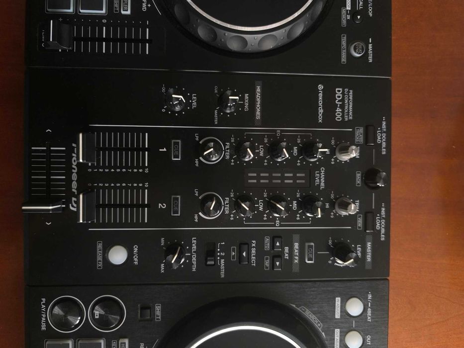 Mesa de DJ/Controladora Pioneer DDJ 400