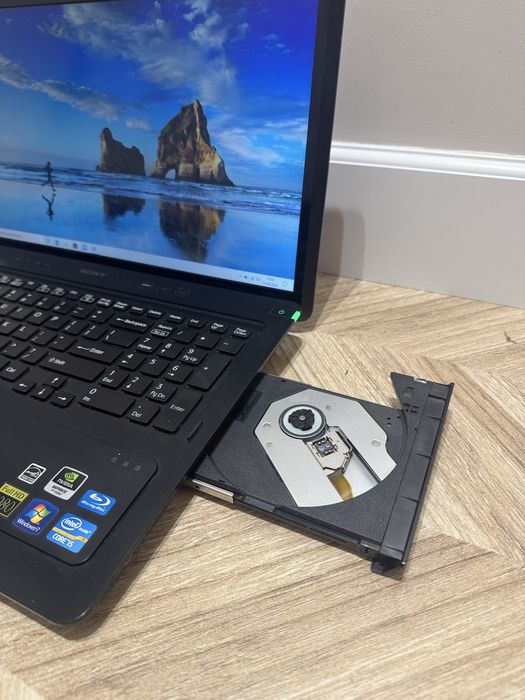 Laptop Sony Vaio PCG-81411M bardzo dobry stan SSD Win10 ładowarka