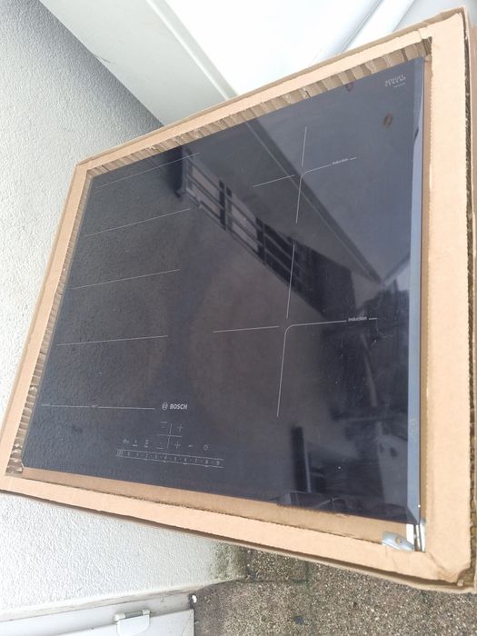 Szyba do  indukcji Bosch z małym uszczerbkiem na koncówce