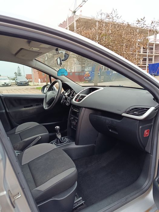 Peugeot 207 1.4i em bom estado !!!