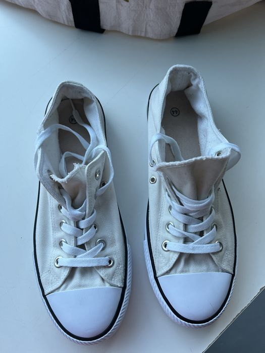 Tenis brancos Tam 44 Tipo All Star