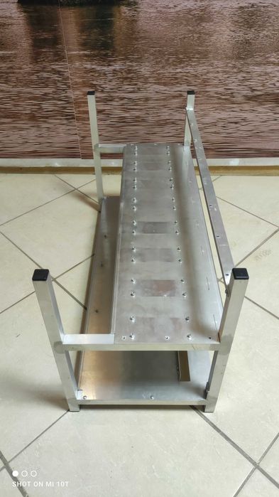 Aluminiowy stelaż do koparki kryptowalut na 8 kart