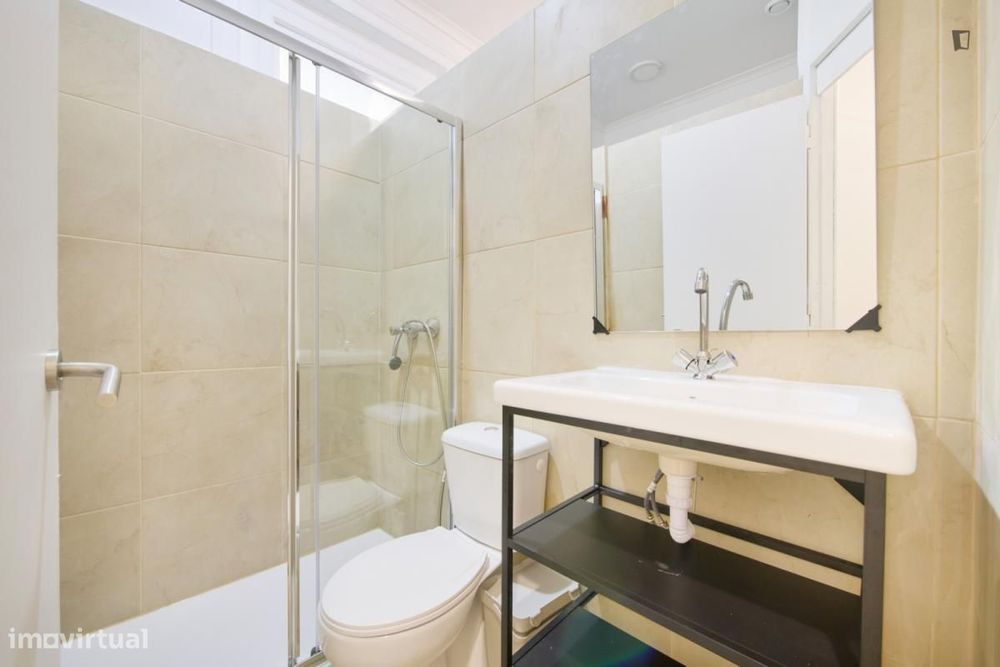 Quarto - localizado em Entrecampos Lisbon