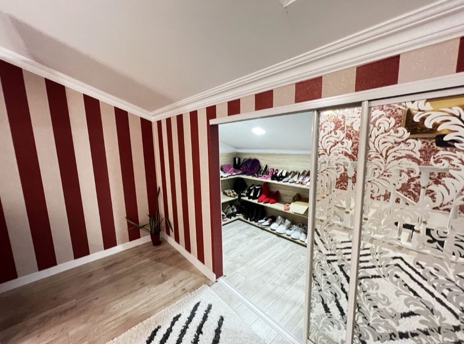 3-кімнатна, 2-рівнева на Щасливому.  ВЕЛИКА 120м2.Дизайнерськи ремонт