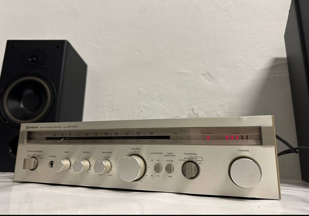 Amplituner Stereo Hitachi SR-2010, Japan