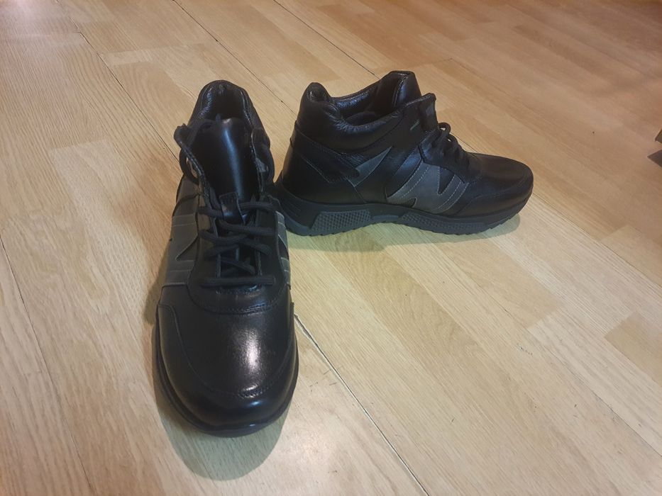 Теплі зимові черевики 42 розміру