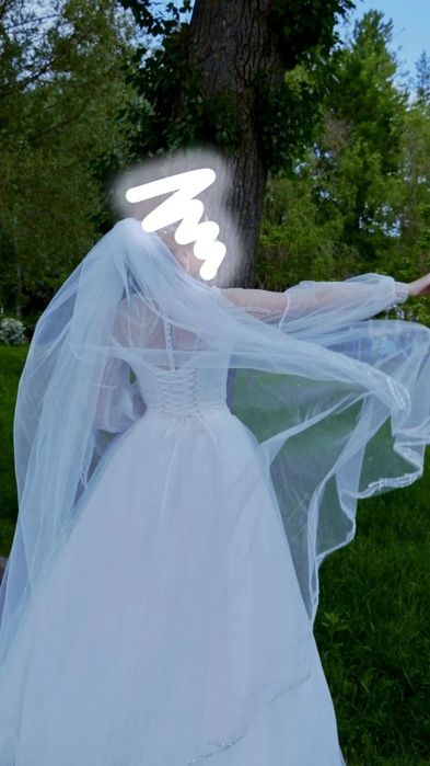 Весільне плаття.