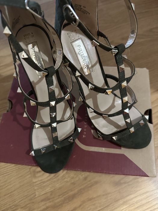 Продам босоніжки на підборах